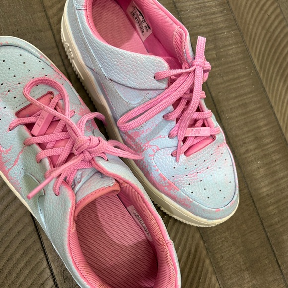Nike Women's Air Sneakers in Pink and Light Blue - Picture 15 of 15